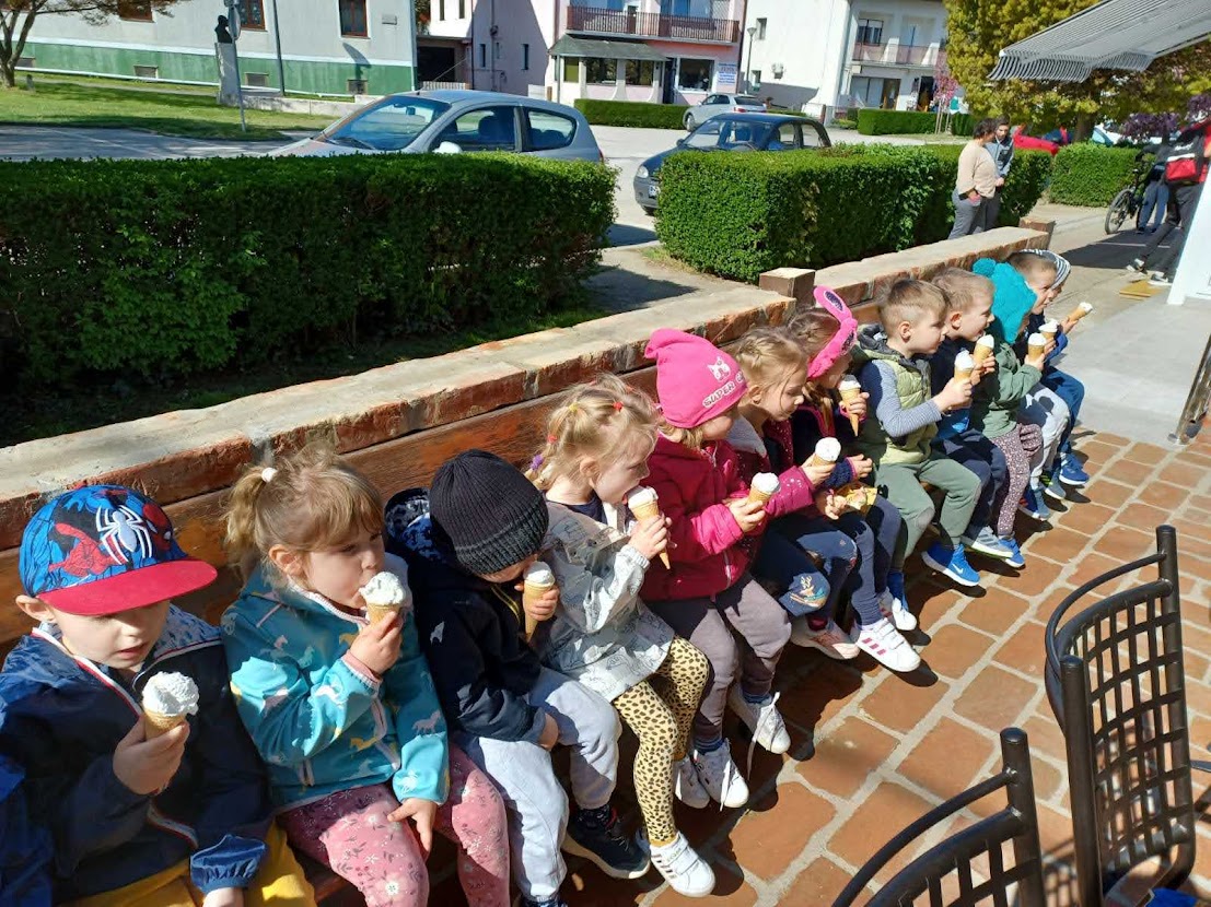 IMG 52d8c5f2cfb79dbe534cbd69908960f4 V